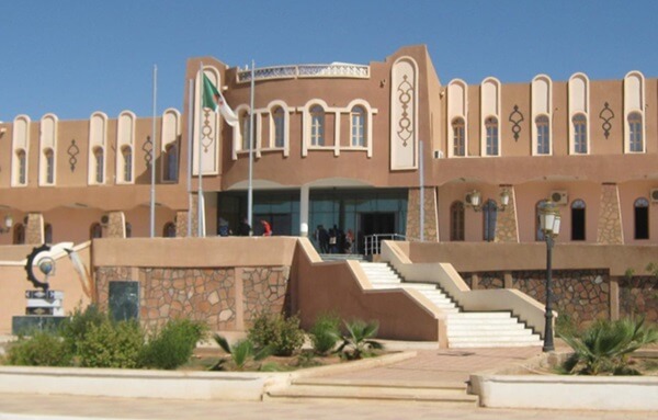 المركز الجامعي اليزي